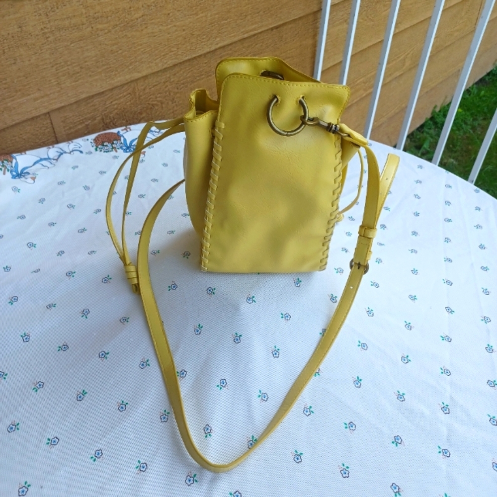 Universal Thread yellow Crossbody bucket style Purse